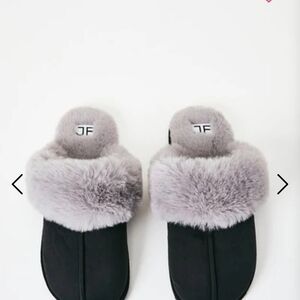 Shoe Dazzle JF Black and Gray Fur Slippers